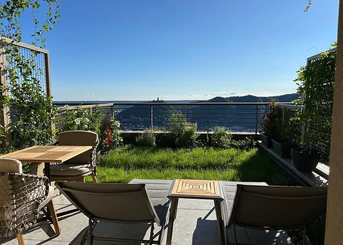 Exclusive Flat On With Panoramic Views *