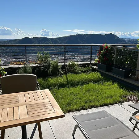 Exclusive Flat On With Panoramic Views Апартаменты *